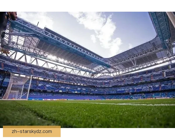 伯纳乌主场赛前高举反种族横幅 伯纳乌主场赛前高举反种族横幅